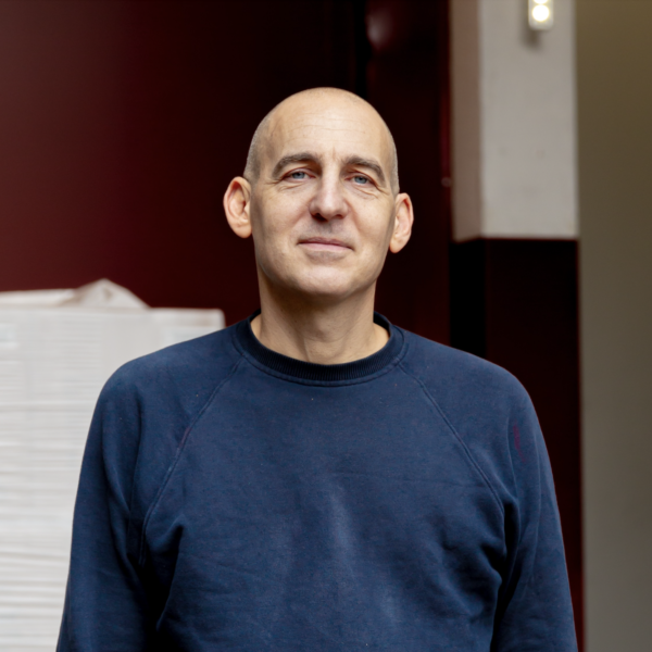 Filosoof en theatermaker Jaïr Stranders verkozen tot Taalstaatmeester 2024