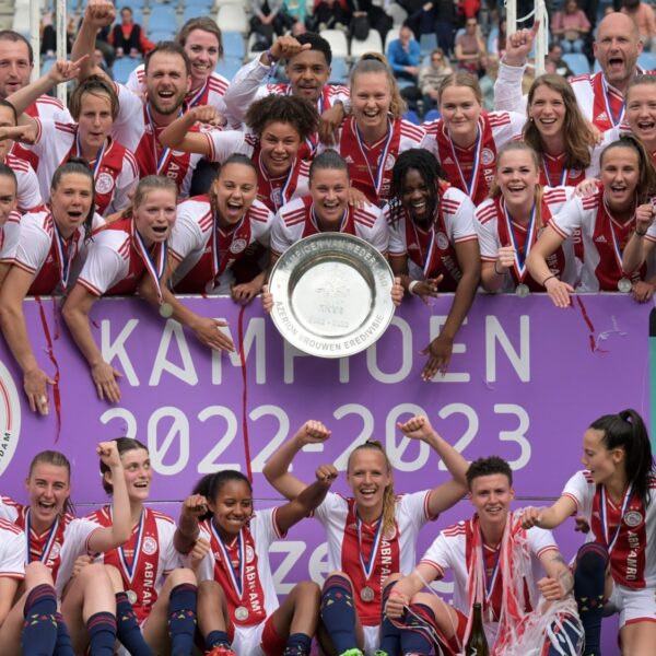 D66 Amsterdam: ‘Afblazen huldiging Ajax-vrouwen ronduit seksistisch’