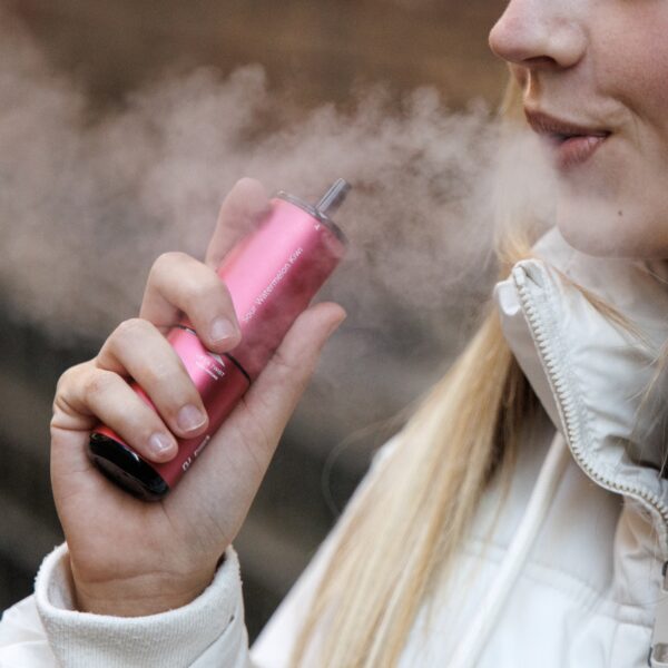 Kinderen waarschuwen tegen vapen: 'Vanuit Brussel moet er steun komen voor Europees verbod'