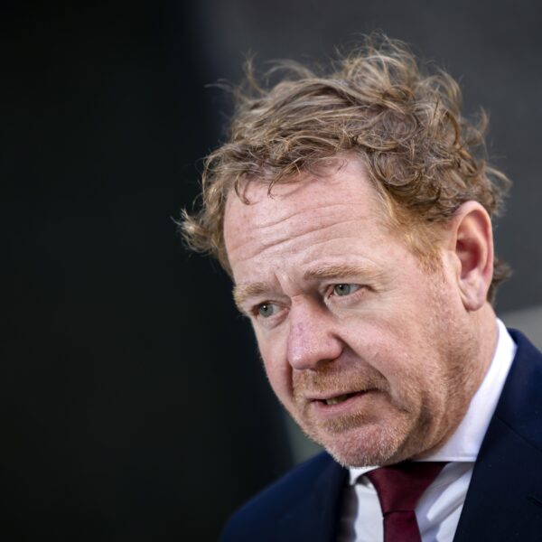 Kopje soep voor illegalen straks verboden? Dan is aanpassing wet een optie, zegt minister Van Weel