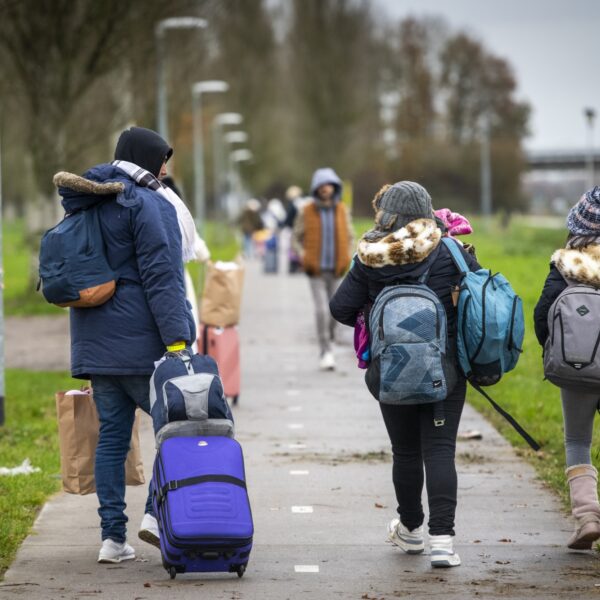 Asielzoekers mogen meer dan 24 weken per jaar werken: 'Moeten belemmering wegnemen'