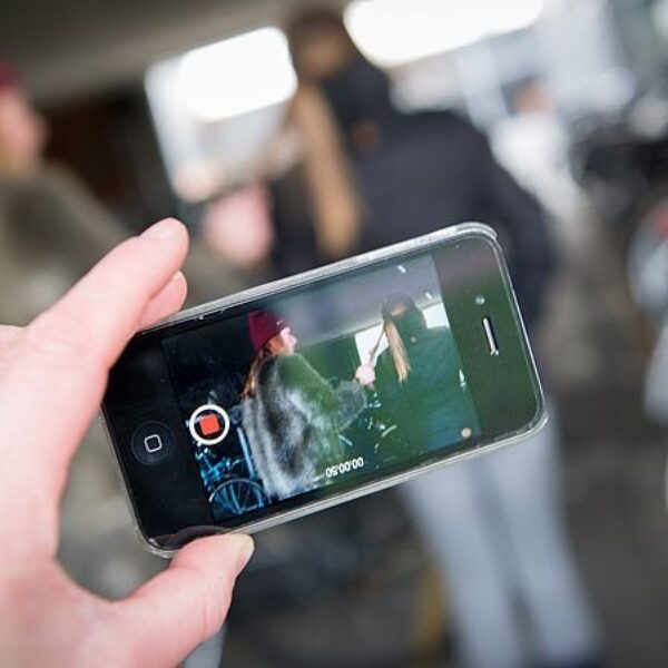 Tweede Kamer wil verspreiden video's van mishandelingen strafbaar maken, maar werkt dat ook?