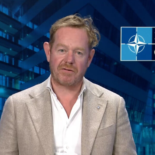 NAVO-topman Van Weel: Nederland moet NAVO-norm wettelijk verankeren