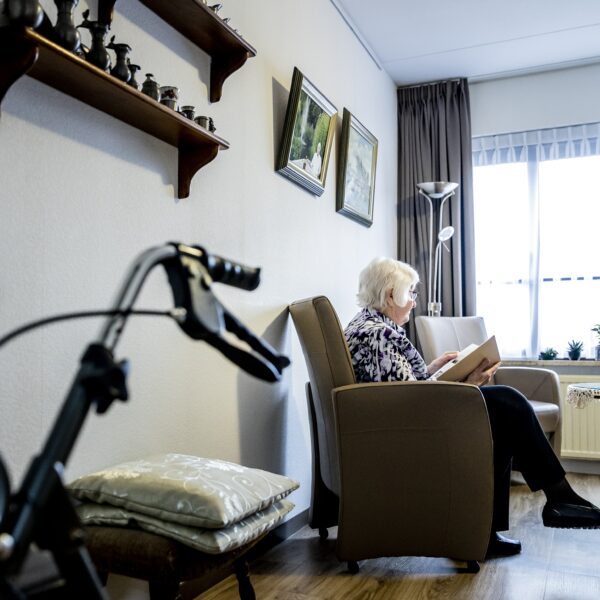 Ouderen voelen zich eenzamer én onveiliger: 'Samenleving moet beeldvorming herijken en verrijken'