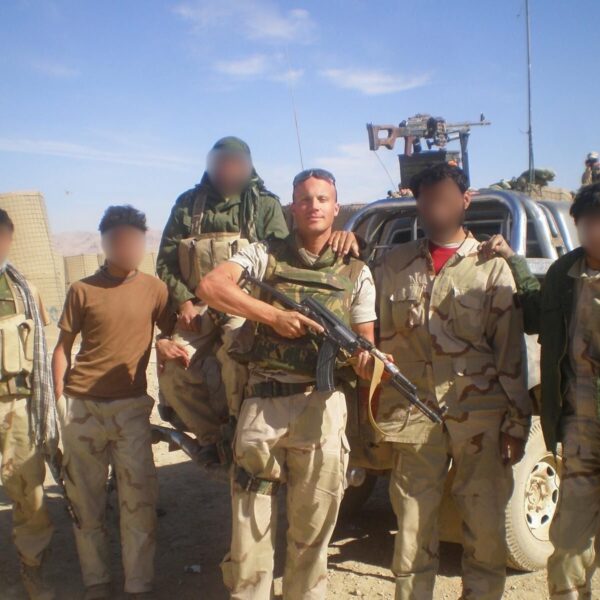 Podcast De Dag: oud-commandant: 'Help Afghaanse bewakers'