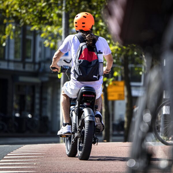 Fietshelmplicht voor e-bikers onder de 18? 'Liever voor iedereen, zet dat ding op'