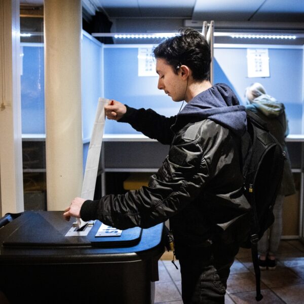 Stemmen vanaf 16 jaar? 'Je mag trekker rijden en je vliegbrevet halen, maar niet stemmen'