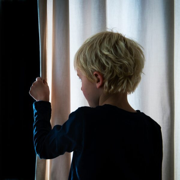 Niet zo lang en gelukkig: '1 op de 13 kinderen groeit op in armoede'