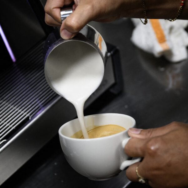 Waarom is ons kopje koffie zo duur?