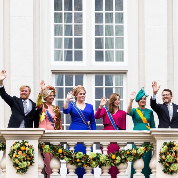 Moeten leden van het koningshuis wel ambtenaarsfuncties op zich nemen? 'Vraagt om moeilijkheden'