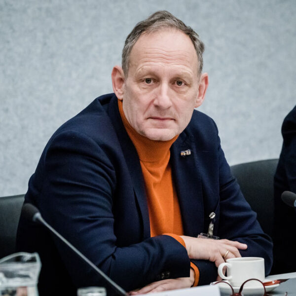 Generaal buiten dienst De Kruif verdenkt Rusland van opblazen stuwdam: 'Duizenden kilo's springstof nodig'