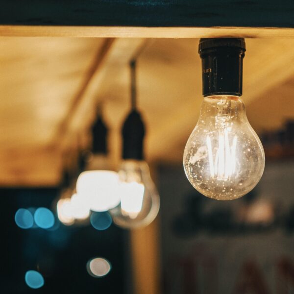 'Energiemaatschappijen waarschuwen te weinig voor risicovolle dynamische contracten'