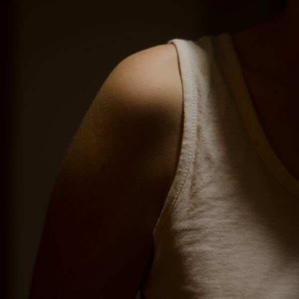 'Pornoschouders'? 'Schertsend en onthullend voor de tijd waarin we leven'