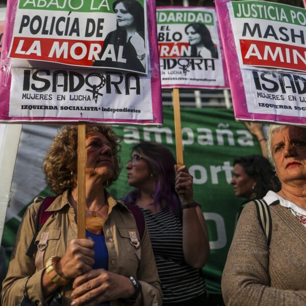 Protest tegen Iraans regime gaat door, ook twee jaar na dood Mahsa Jina Amini