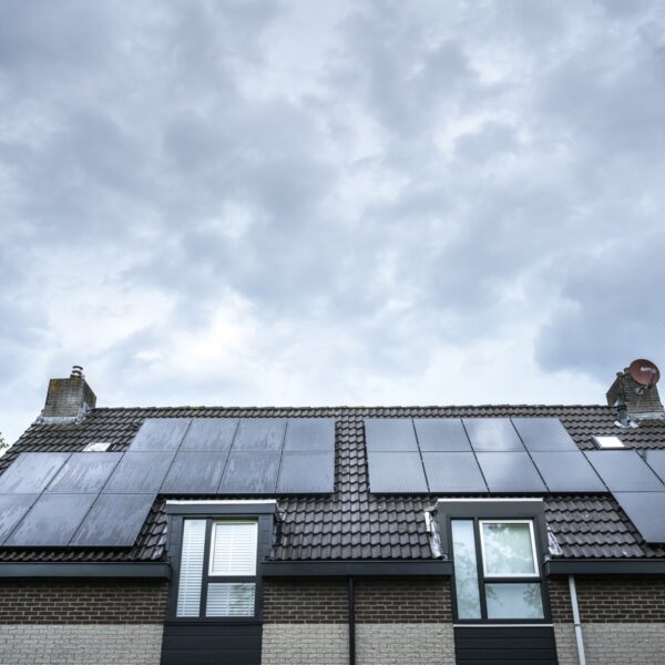 Zonnepaneeleigenaren hekelen 'jojobeleid' terugleverkosten: 'Willen er niet op achteruit gaan'