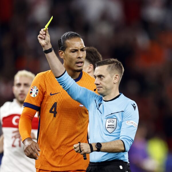 Het tenue van de scheidsrechter: 'Neutraliteit en afwijzing van ijdelheid'