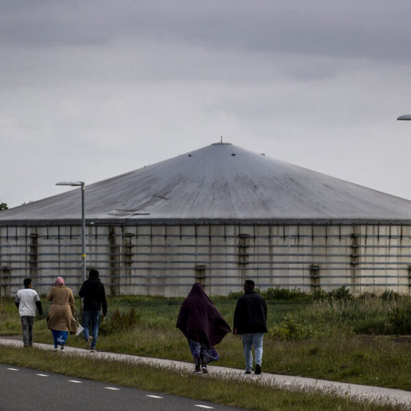 VVD-prominent Henk Kamp over asiel: zeg desnoods internationale verdragen op