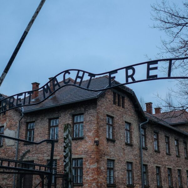 Jongeren weten steeds minder over de Tweede Wereldoorlog: 'Verhalen moeten voortbestaan!'