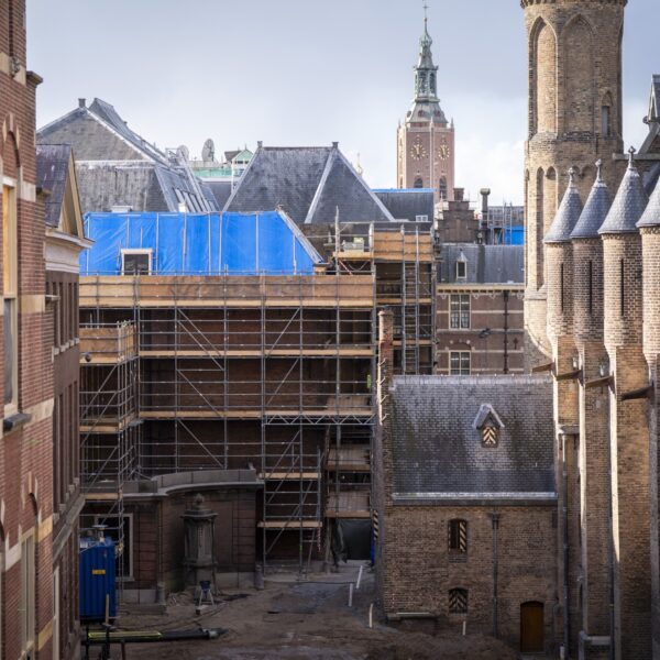 Verbouwing van 'historisch beladen' Binnenhof valt nóg duurder uit: 'Het is een geweldig moeilijk complex'