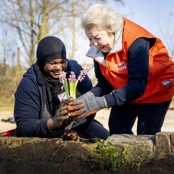 Helft van de Nederlanders is vrijwilliger: 'Dat verzacht ons klimaat'
