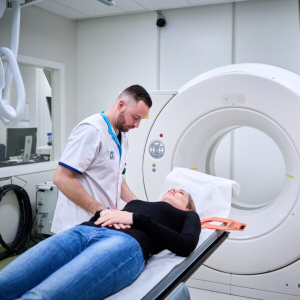 Vrouwen krijgen minder vaak medische doorverwijzing dan mannen: 'Gebrek aan kennis'