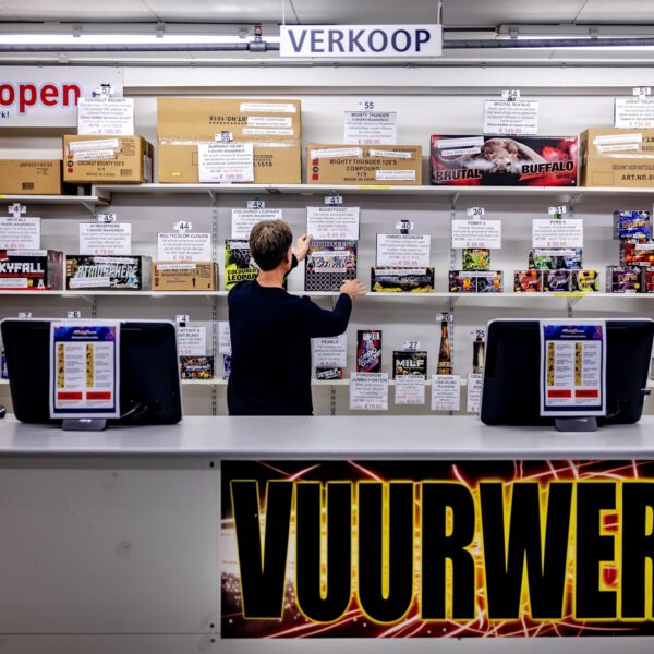 Vuurwerktraditie nog steeds geliefd? 'Liever met z'n allen gecontroleerd carbidschieten'