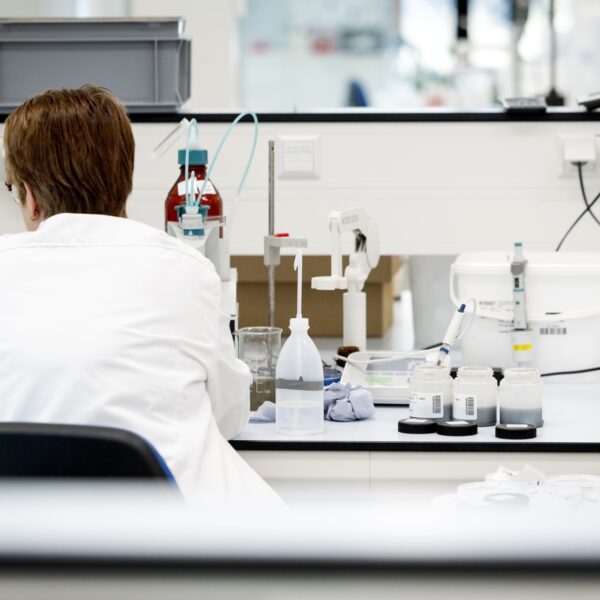 Vertrouwen in wetenschap gestegen onder Nederlanders: 'Ruime voldoende'