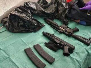 'Godmother of Amsterdam' is haar naam in de drugswereld, maar wie is Aura C.?