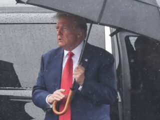 Trump voorgeleid, zegt in rechtbank onschuldig te zijn