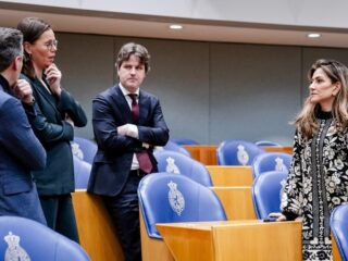 Hoe wil het kabinet het btw-gat van 1,3 miljard euro dichten?