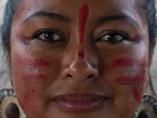 Inheemse Ecuadoraanse vrouwen vechten voor hun leefgebied