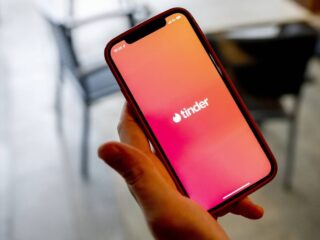 Nieuwe AI-functie Tinder helpt mannen met betere profielfoto's