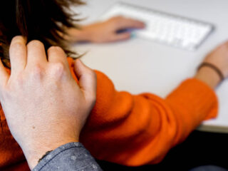 Aarzelende mannen: waarom ingrijpen bij seksueel wangedrag zo moeilijk is