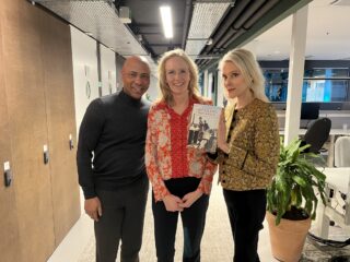 'Het eiland van Anna' door luisteraars uitgeroepen tot het NPO Radio 1 Non-Fictie Boek van het Jaar 2024