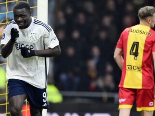 'Verdedigend is Ajax nog net zo slecht als vóór Van 't Schip'