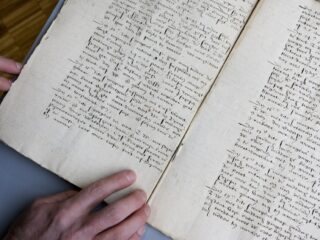 'In de 17e eeuw werd er beter gearchiveerd' en 'het is belangrijk een tijdsbeeld te creëren'