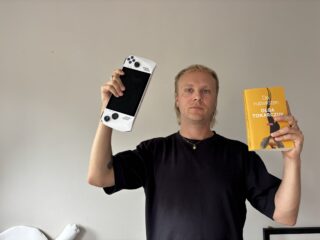 De koffer van Abel van Gijlswijk (frontman Hangyouth)