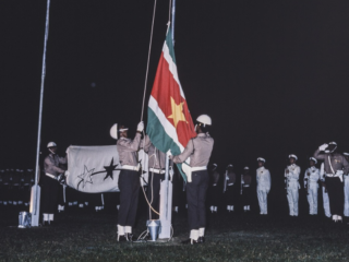 'Het Surinamisme blijft': journalist Roy Khemradj over 50 jaar onafhankelijkheid in Suriname