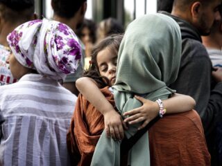 'Asielkinderen hard geraakt door leefomstandigheden op gezinslocaties'