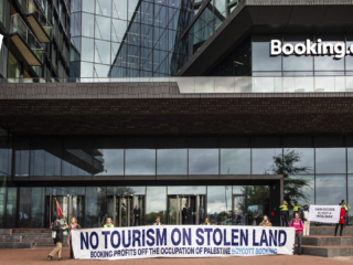 Interne strijd bij Booking.com: groot protest tegen verhuur op de Westoever