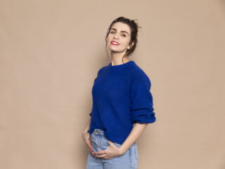 Na zes jaar stilte keert Louise Korthals terug met nieuw geluid