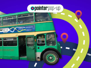 Pointer en Spraakmakers gaan met de pop-up bus het land in
