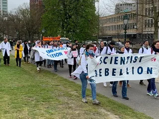 Mogen wetenschappers demonstreren?