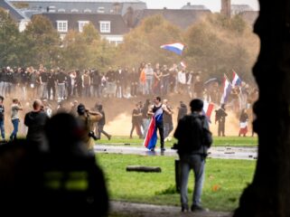 Geweld is een kernonderdeel van extreemrechtse ideologie, waarschuwt historicus: 'Ze hebben hun visitekaartje afgegeven'
