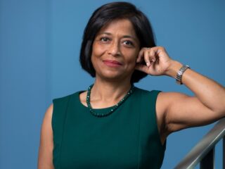 Klimaatjurist Joyeeta Gupta zal met Spinozaprijs werken aan mondiale grondwet