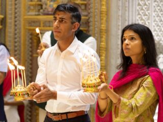 Indiase satire over schoonmoeder van Rishi Sunak