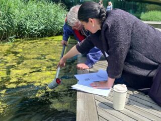 Burgerwetenschappers gaan jaar lang waterkwaliteit meten
