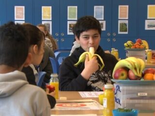 Een op de zes scholen gaat gratis maaltijden verzorgen