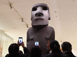 Influencer start Chileense beeldenstorm, tot onvrede van Paaseiland