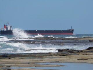 Olievaten in de Waddenzee: wie betaalt voor deze vervuiling?